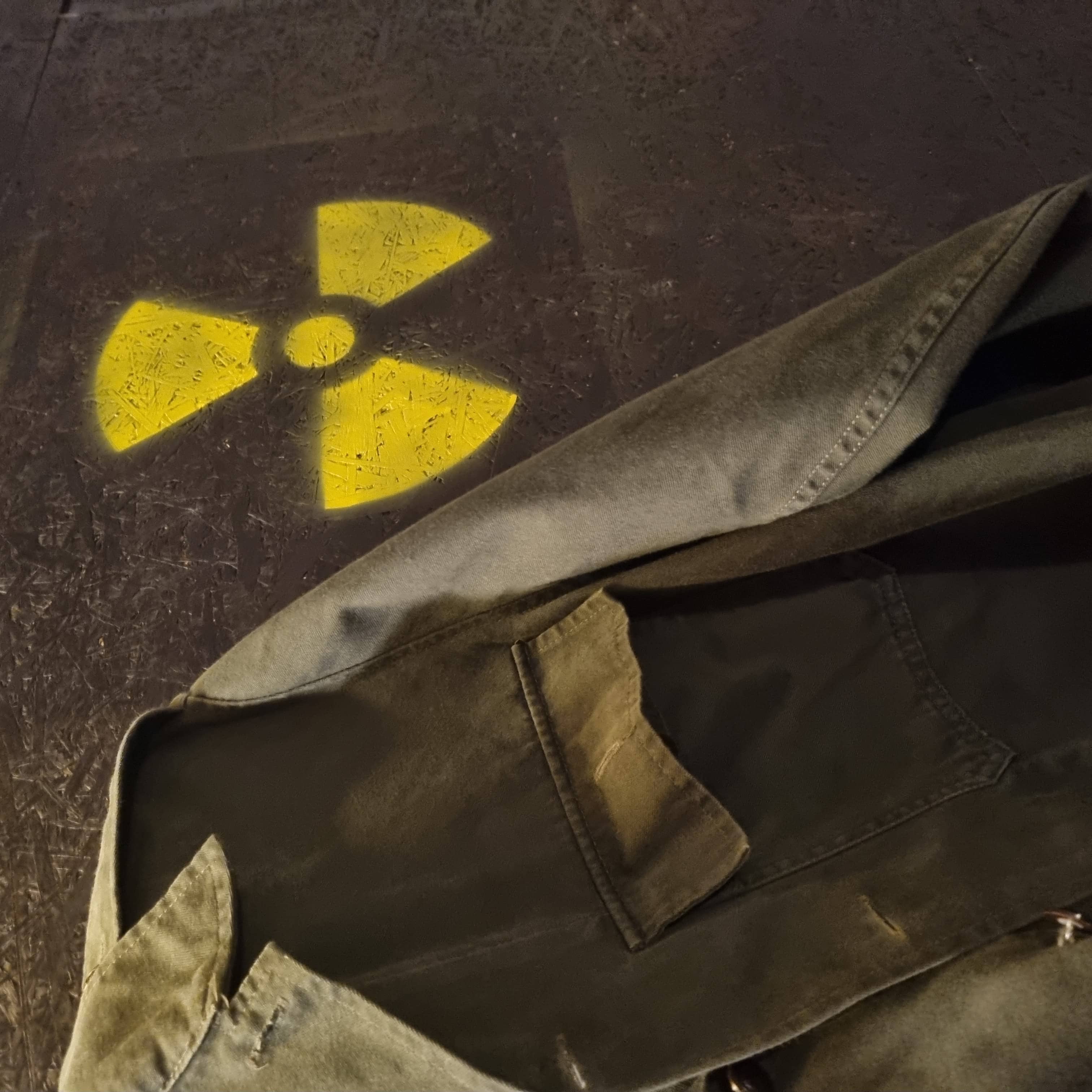 Military jacket and warning symbol in the Cuba Libre escape room